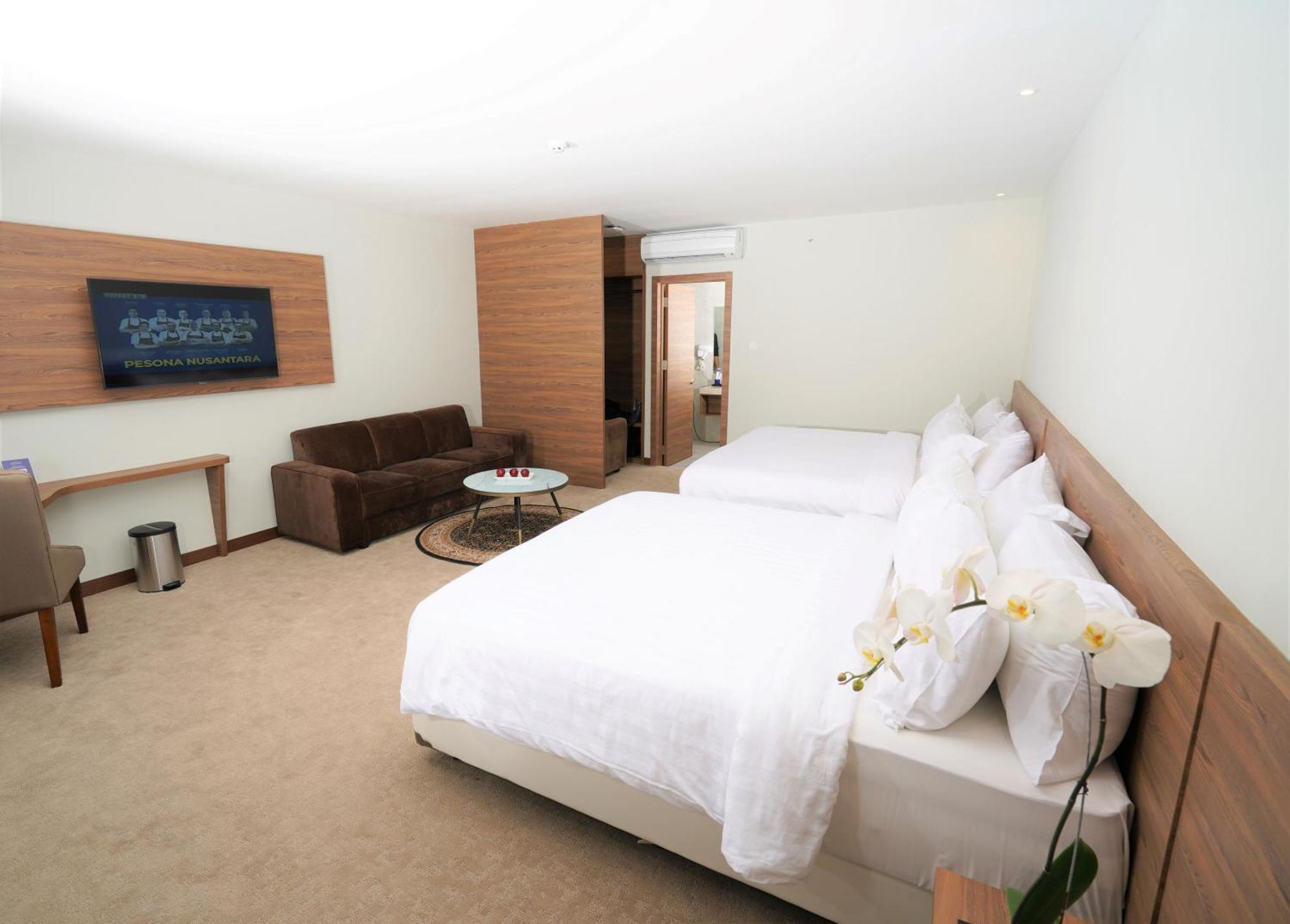Hotel Aston Pandanaran 4*